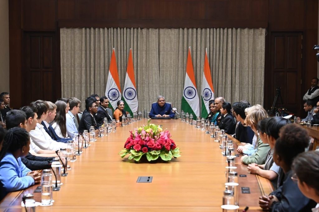 युवा मस्तिष्क के पोषण से ज्यादा महत्वपूर्ण कुछ भी नहीं है: उपराष्ट्रपति धनखड़