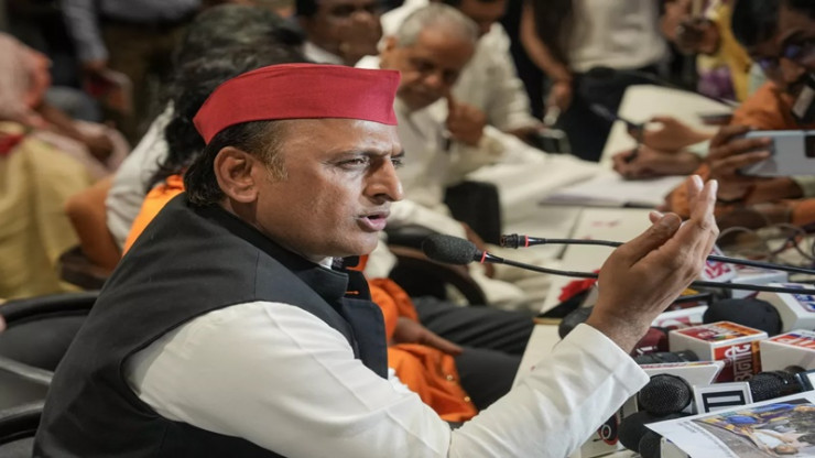 दिवाली पर अखिलेश का योगी सरकार को तंज,’सिर्फ घाट नहीं,जगमगाए हर गरीब का घर