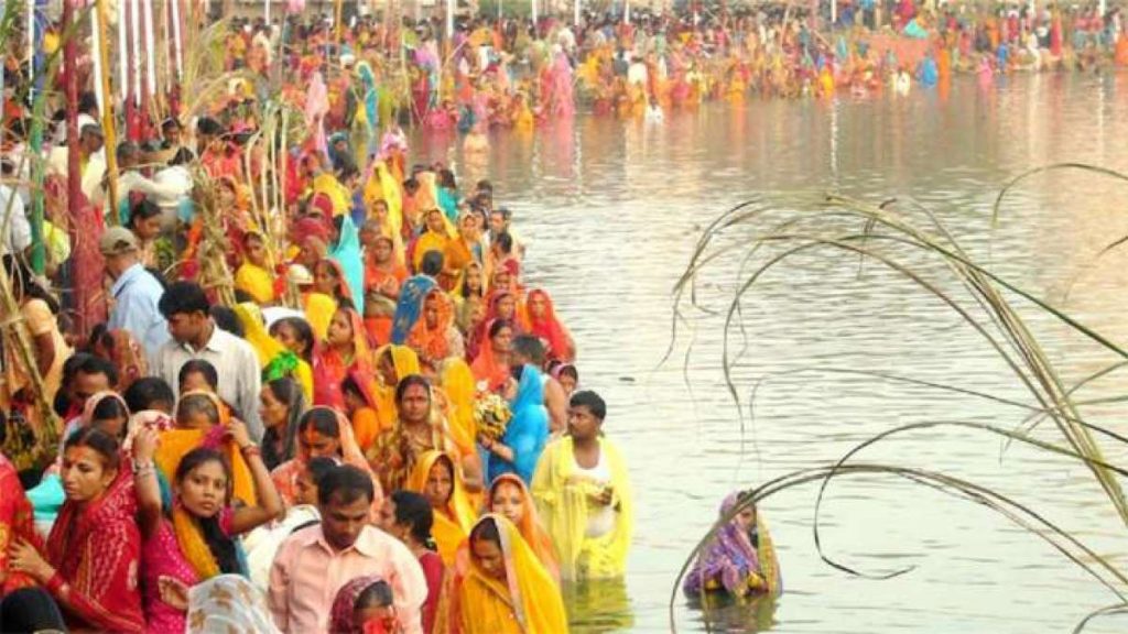 यमुना किनारे छठ पूजा करने की इजाजत न, दिल्ली हाईकोर्ट ने खारिज की जनहित याचिका