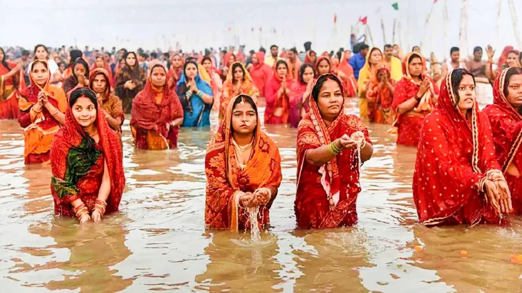 छठ को लेकर तैयार है दिल्ली सरकार! 1000 से ज्यादा घाटों पर होगी पूजा, यमुना की सफाई में लगी टीम