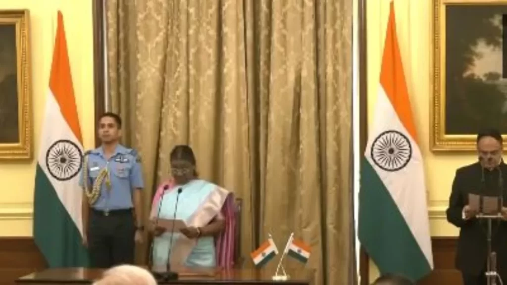 हीरालाल सामरिया बने मुख्य सूचना आयुक्त, राष्ट्रपति मुर्मू ने दिलाई पद की शपथ