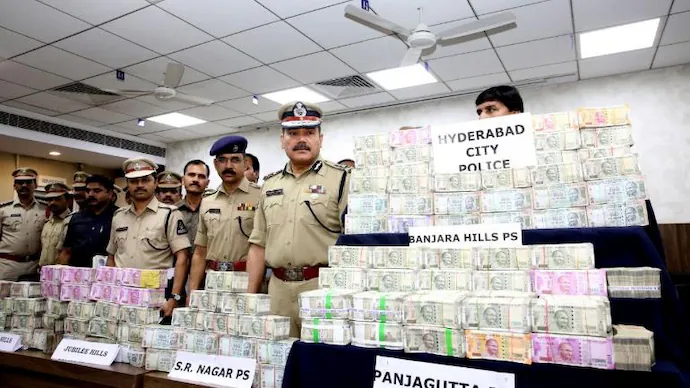 चुनाव की घोषणा के बाद से पांच चुनावी राज्यों में 1760 करोड़ रुपये से अधिक की रकम व सामान पकड़े जाने की सूचना Information about seizure of money and goods worth more than Rs 1760 crore in five election states since the announcement of elections.