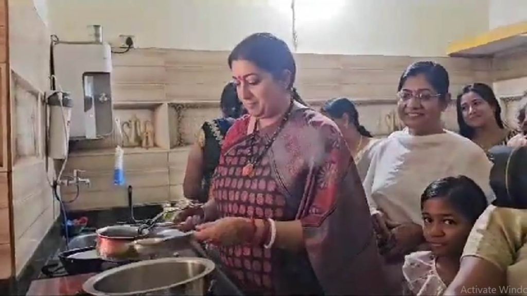 स्मृति ईरानी ने बीजेपी महिला कार्यकर्ताओं के लिए बनाई चाय, वारयल हुआ वीडियो