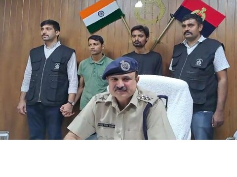 पुलिस को चकमा देकर फ़िल्मी स्टाइल में जेल के कारागार से भागे 4 कैदी