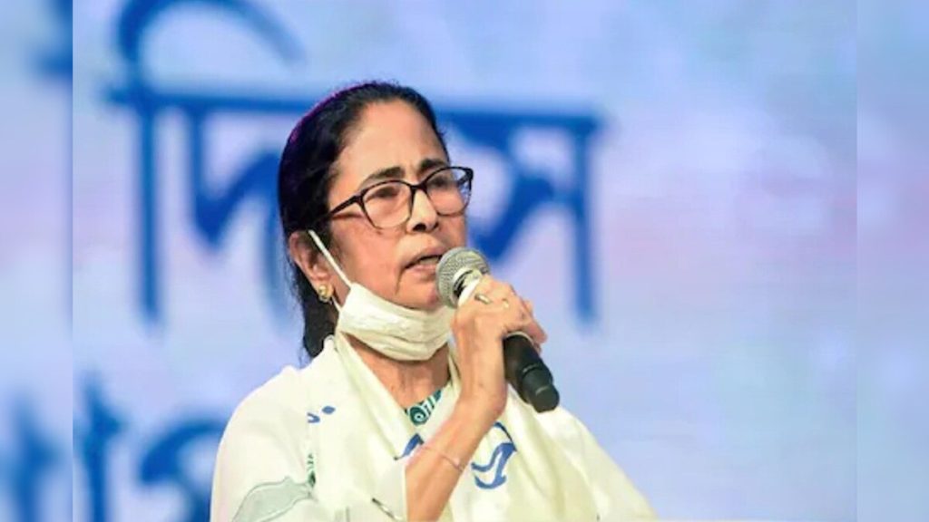 ममता बनर्जी ने केंद्र सरकार पर लगाए गंभीर आरोप, कहा केंद्र सरकार GST के नाम पर सारा टैक्स ले रही है Mamta Banerjee made serious allegations against the central government, said that the central government is taking all the taxes in the name of GST.
