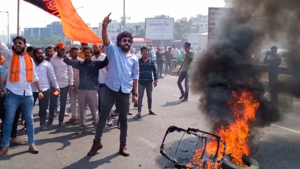 मराठा आरक्षण के लिए एक और सुसाइड, अब नाबालिग लड़की ने लगा ली फांसी; जान देने वालों की बढ़ी संख्या Another suicide for Maratha reservation, now minor girl hangs herself; increased number of people giving up their lives
