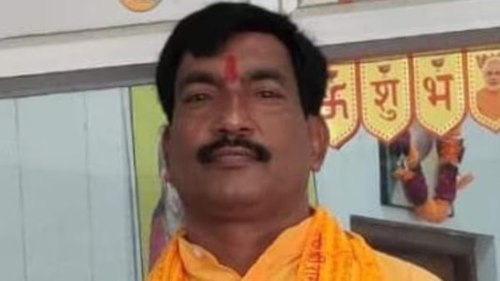 छत्तीसगढ़ में चुनावी सभा को संबोधित करते समय नक्सलियों ने बीजेपी नेता को उतारा मौत के घाट