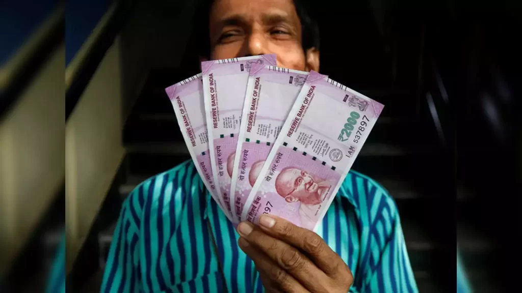 अगर आप भी बदलना चाहते है 2000 के नोट तो यहां जानें आसान तरीका