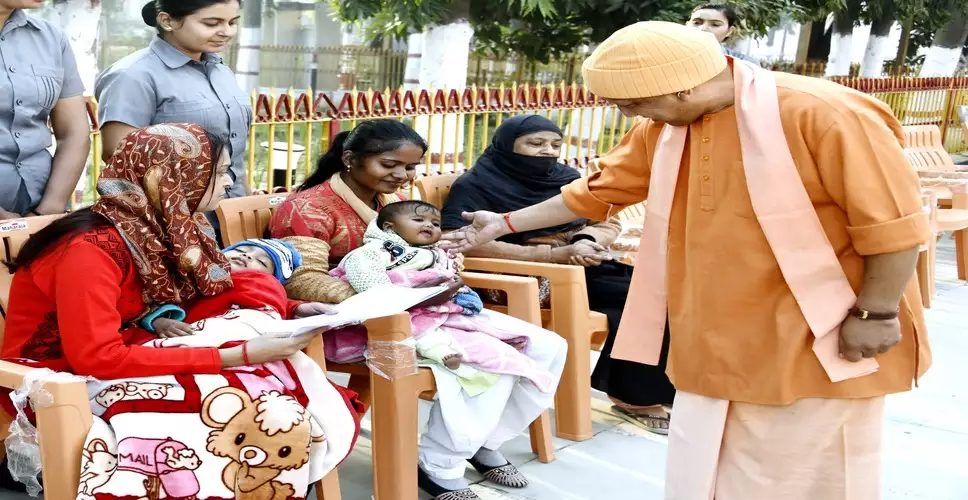 बिना देरी निकालें जनता की समस्याओं का समाधान : सीएम योगी