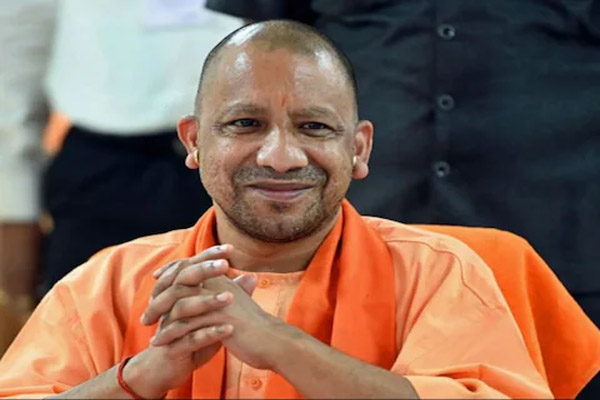 धनतेरस पर सीएम योगी की महिलाओं को बड़ी सौगात, बोले- दीपावली ही नहीं, होली में भी देंगे फ्री में गैस सिलेंडर