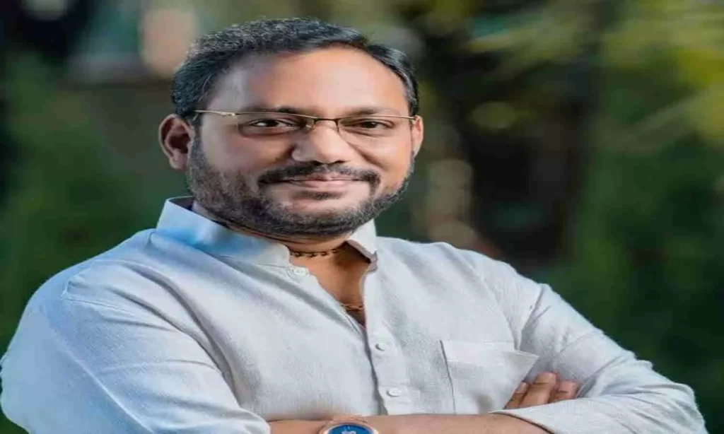 बेमेतरा में कांग्रेस प्रत्याशी गुरु रुद्र कुमार के काफिले पर हमला, गाड़ी का शीशा भी टूटा