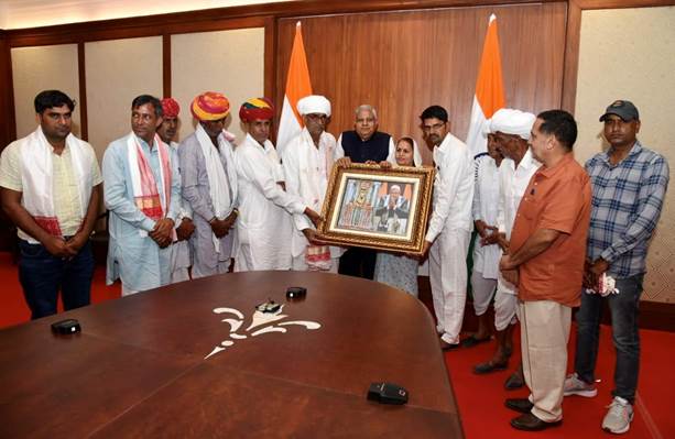 राजस्थान के किसान रामू लाल जी भामू ने सपरिवार उपराष्ट्रपति से की मुलाकात