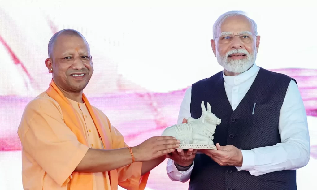 सीएम योगी पहुंचे पीएम आवास, राम मंदिर निर्माण से सम्बन्धित परियोजनाओं से पीएम मोदी को करायेंगे अवगत