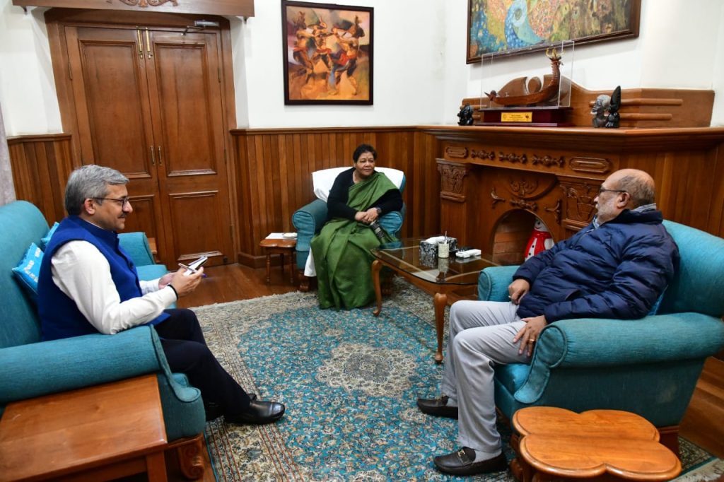 chief-minister-n-viren-singh-and-chief-secretary-dr-vineet-joshi-discussed-important-issues-with-governor-anusuiya-uike