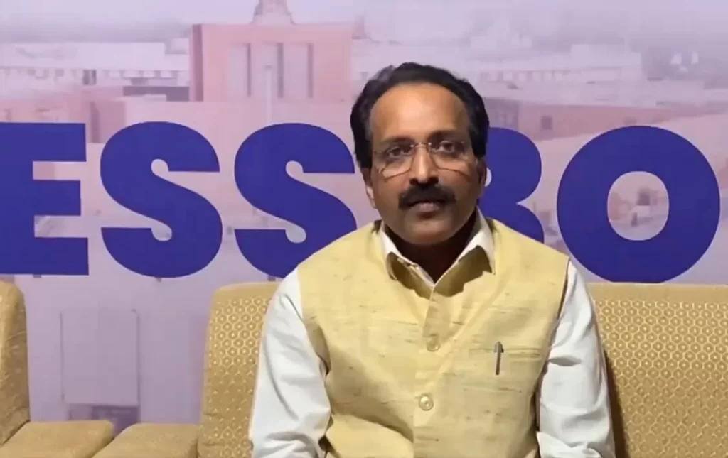 स्थानिक खुफिया जानकारी जुटाने के लिए देश का अगले पाँच वर्ष में 50 उपग्रह भेजने का लक्ष्य:इसरो प्रमुख एस. सोमनाथ The country aims to send 50 satellites in the next five years to gather spatial intelligence: ISRO chief S. Somnath