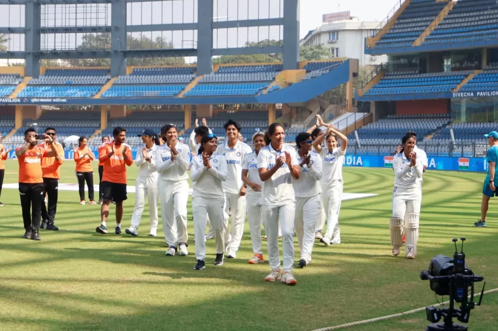 भारतीय महिला टीम ने रचा इतिहास,ऑस्ट्रेलिया को एकमात्र टेस्ट में 8 विकेट से हराया Indian women's team created history, defeated Australia by 8 wickets in the only test