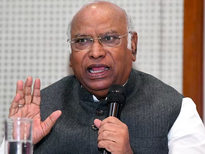 गठबंधन के नेता बोले- पहले दलित PM हो सकते हैं मल्लिकार्जुन खरगे; बेटे ने कहा- सपना देखने की बजाय…