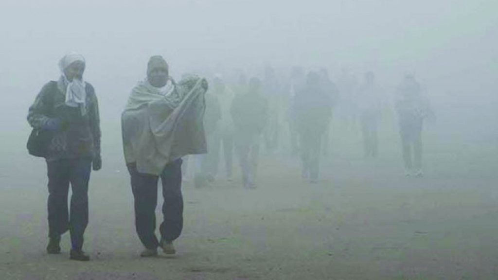 शीतलहर के चपेट में पूरा उत्तर भारत,कोहरे की घनी चादर में लिपटी दिल्ली cold-wave-hits-the-whole-of-north-india-delhi-wrapped-in-a-thick-sheet-of-fog