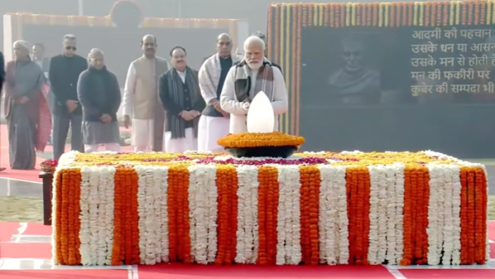 पीएम मोदी ने पूर्व प्रधानमंत्री अटल बिहारी वाजपेयी को उनकी जयंती पर याद किया PM Modi remembered former Prime Minister Atal Bihari Vajpayee on his birth anniversary