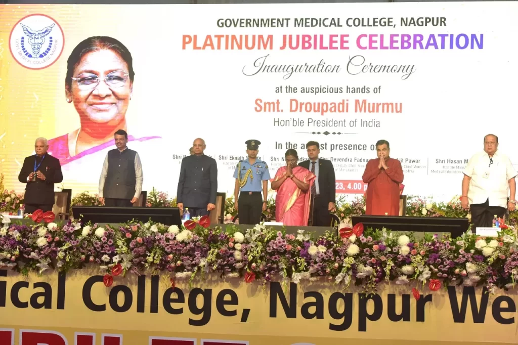 राष्ट्रपति द्रौपदी मुर्मु ने सरकारी मेडिकल कॉलेज, नागपुर के प्लेटिनम जुबली समारोह का किया उद्घाटन