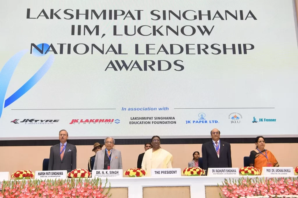 राष्ट्रपति ने लक्ष्मीपत सिंघानिया-आईआईएम लखनऊ राष्ट्रीय लीडरशीप पुरस्कार किए प्रदान
