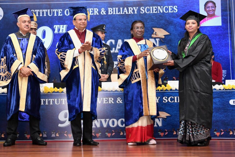 राष्ट्रपति ने यकृत एवं पित्त विज्ञान संस्थान के 9वें दीक्षांत समारोह में लिया भाग President participates in the 9th convocation of the Institute of Liver and Biliary Sciences