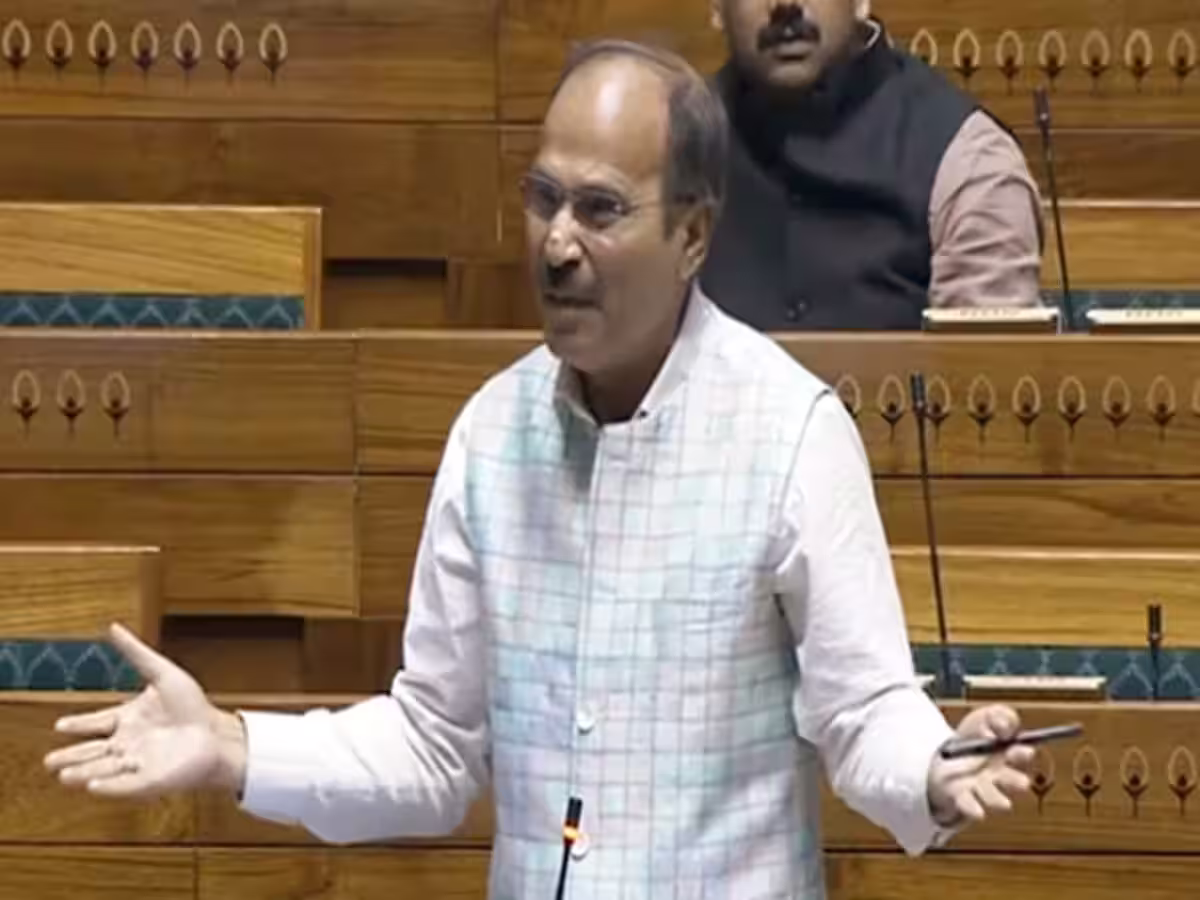 लोकसभा से निलंबन के बाद अधीर रंजन, सदन में नहीं बचा कोई विपक्षी नेता