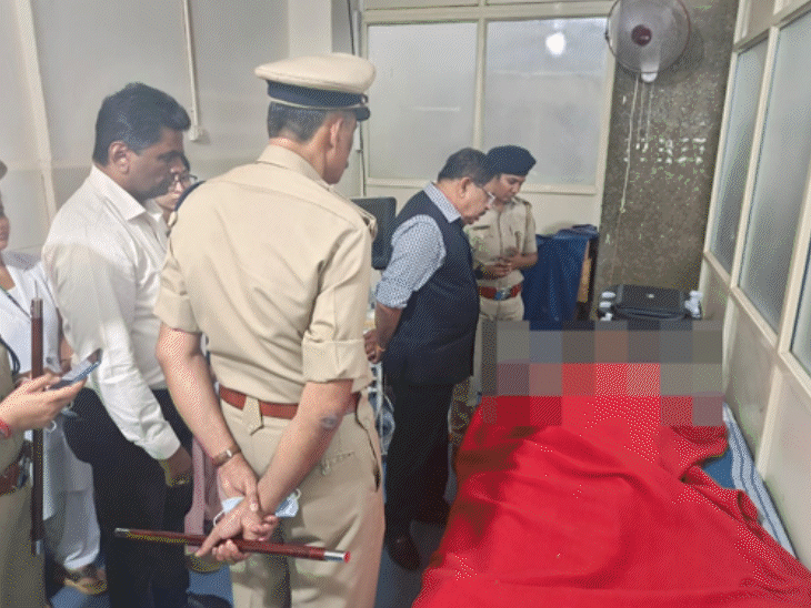 कर्नाटक के बेलगावी जिले में इंसानियत को किया तार- तार, महिला को निर्वस्त्र कराई परेड फिर बिजली के खंभे से बांधकर की मारपीट