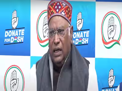 चंदे के लिए जनता के पास पहुंची कांग्रेस ने कहा- उद्योगपतियों से चंदा लेने में है नुकसान