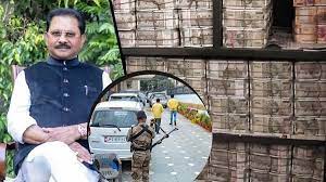 कांग्रेस सांसद के ठिकानों से नोटों के ढेर मिलना जारी है , 300 करोड़ कैश मिल चुके, अभी भी 9 लॉकर खुलना बाकी