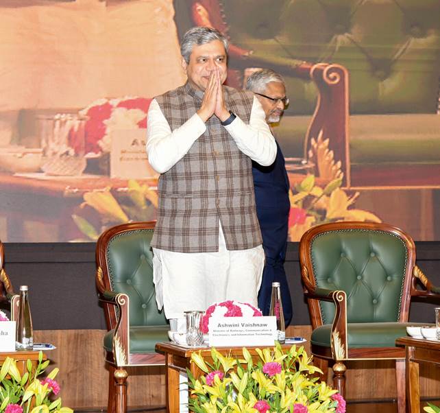 “प्रधानमंत्री नरेन्द्र मोदी के नेतृत्व और दूरदर्शिता में भारत जल्द ही विश्व की तीसरी सबसे बड़ी अर्थव्यवस्था बन जाएगा और रेलवे इसमें महत्वपूर्ण भूमिका निभाएगा”: अश्विनी वैष्णव