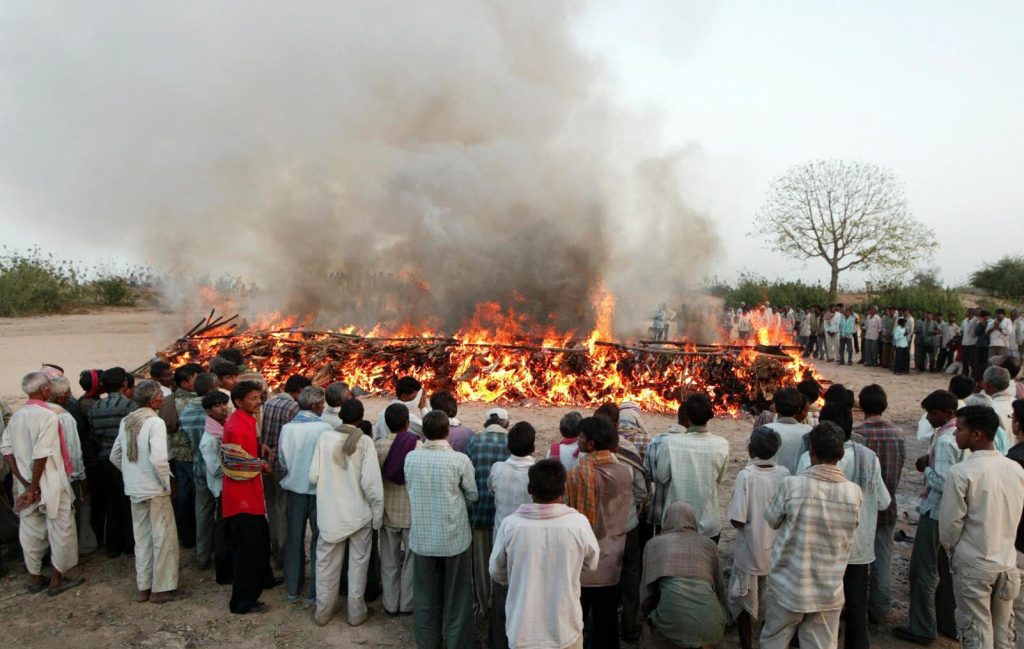 मृत्यु के बाद क्यों जल्दी होती है लाश को जलाने की…
