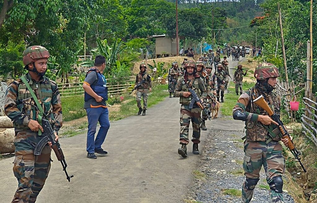 मणिपुर में उग्रवादियों के दो गुटों के बीच फायरिंग, 13 लोगों की मौत