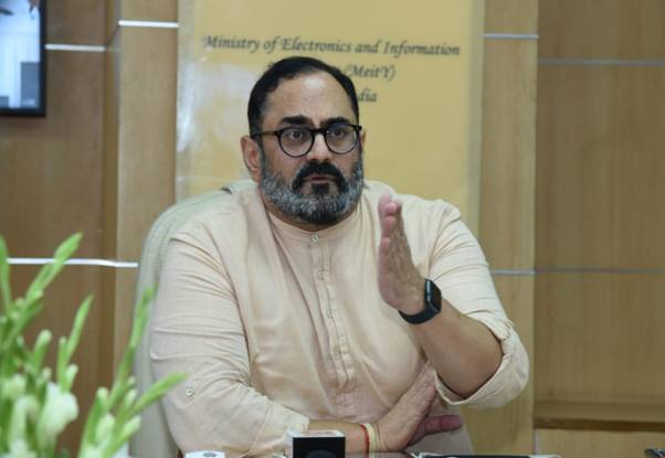 “भारत ‘एक आकार सभी के लिए उपयुक्त मॉडल’ अपनाने में विश्वास नहीं करता, हमारे पास तकनीक को नियमित करने के लिए एक मिश्रित दृष्टिकोण है”: राज्य मंत्री राजीव चन्द्रशेखर