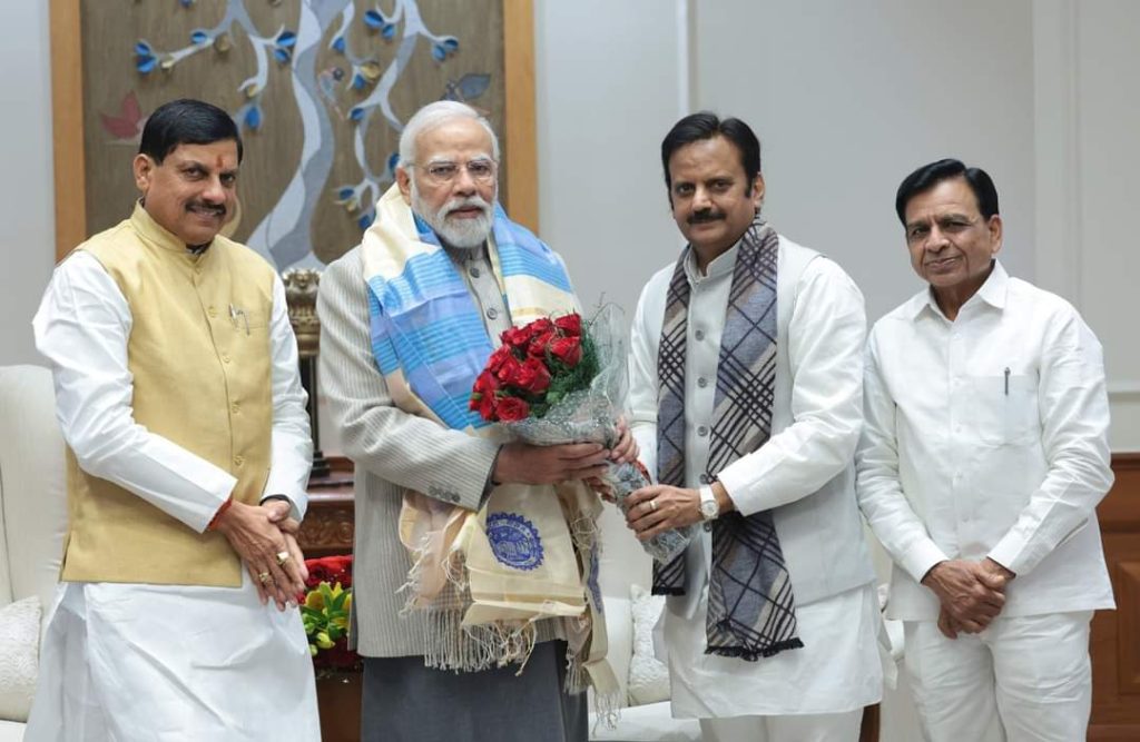 मध्य प्रदेश के मुख्यमंत्री और उपमुख्यमंत्रियों ने प्रधानमंत्री मोदी से की मुलाकात