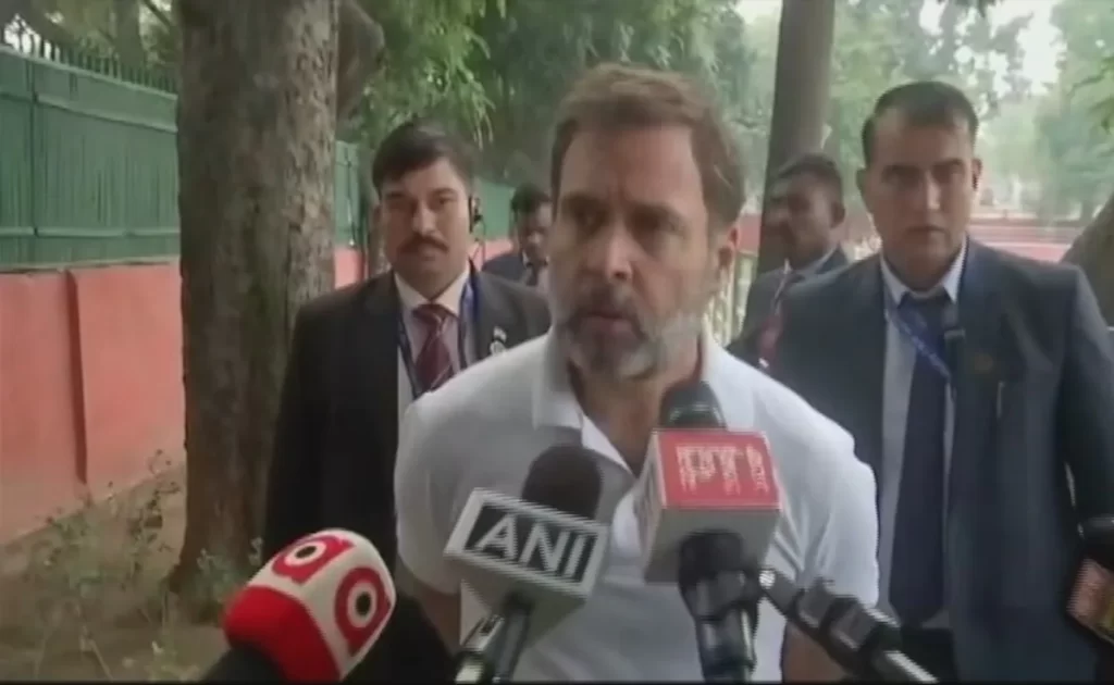 हमारे 150 सांसदों को सदन से बाहर निकाल दिया गया, लेकिन चर्चा सिर्फ मिमिक्री की है- राहुल गांधी