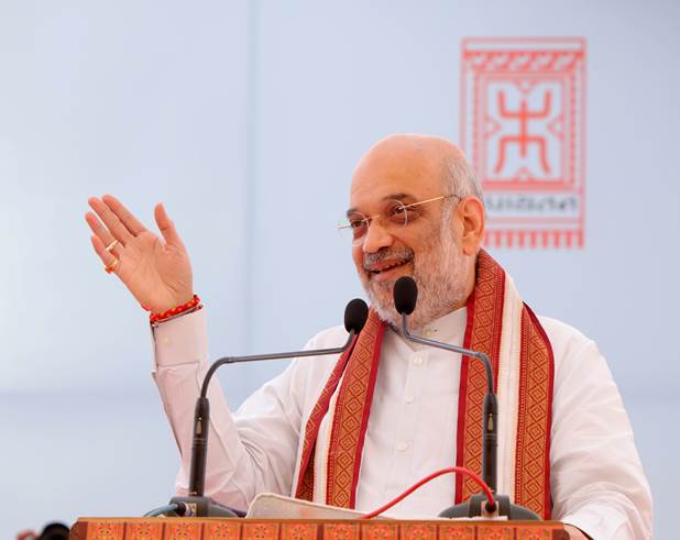 दिव्यकांत नाणावटी जी उन लोगों में से हैं जो समाज के लिए जीते है और दूसरों के लिए कुछ करते हैं- अमित शाह Divyakant Nanavati ji is one of those people who lives for the society and does something for others - Amit Shah