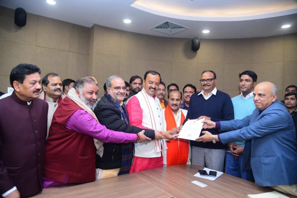एमएलसी के लिए निर्विरोध चुने गए दारा सिंह, डिप्टी सीएम की मौजूदगी में लिया प्रमाण पत्र