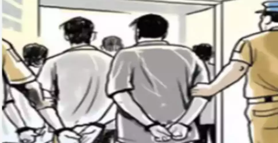 गाजियाबाद पुलिस की क्राइम ब्रांच ने पेट में 25 लाख का सोना डालकर ले जा रहे तस्करों को किया गिरफ्तार