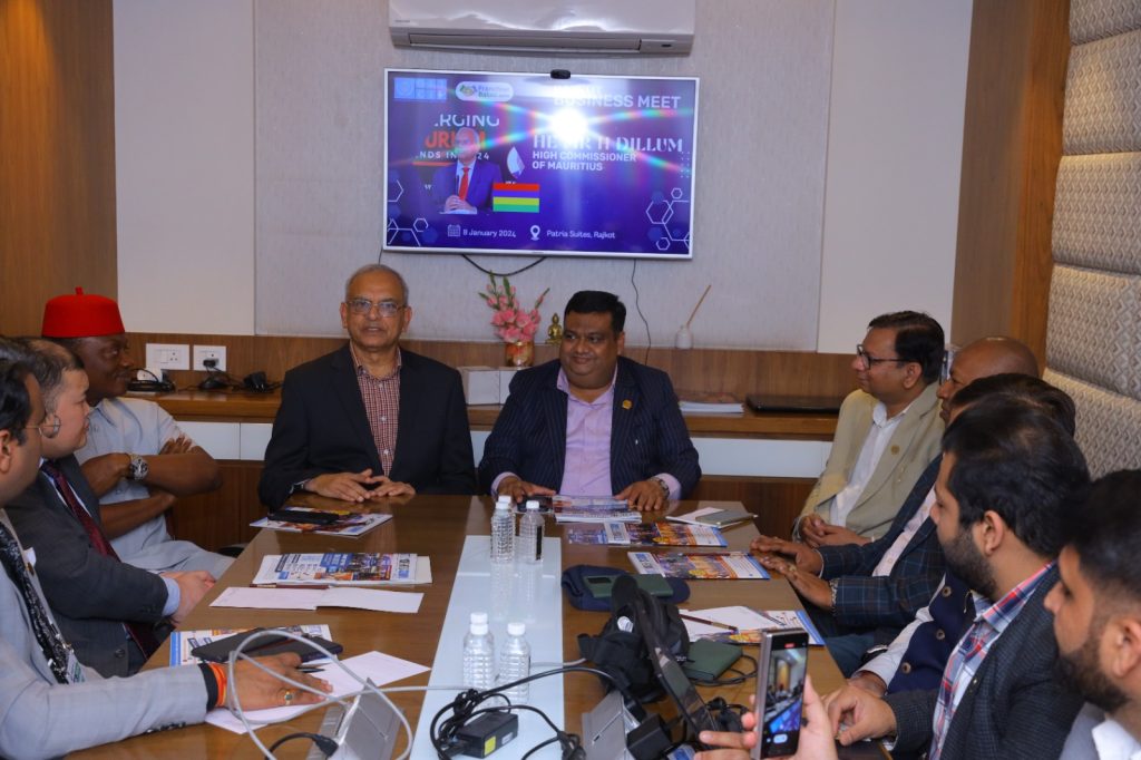 व्यापार और निवेश के अवसरों का पता लगाने के लिए जीपीबीएस 2024 के दौरान राजकोट बिजनेस मीट की गई आयोजित