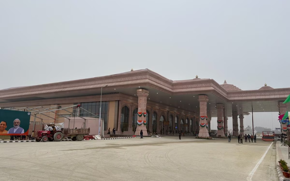 महर्षि वाल्मीकि एयरपोर्ट जहाजें लैंड और टेकऑफ करने के लिए है तैयार, मंत्री ज्योतिरादित्य सिंधिया ने किया पहली एयर इंडिया फ्लाइट एक्सप्रेस का उद्घाटन