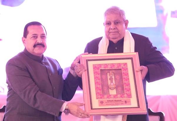 जहां भारत जैव प्रौद्योगिकी में विश्व नेता के रूप में उभर रहा है, वहीं कठुआ भी उत्तर भारत के पहले बायोटेक औद्योगिक पार्क के साथ उत्तर भारत के स्टार्टअप केंद्र के रूप में उभर रहा है: डॉ. जितेंद्र सिंह While India is emerging as a world leader in biotechnology, Kathua is also emerging as the startup hub of North India with North India's first Biotech Industrial Park: Dr. Jitendra Singh