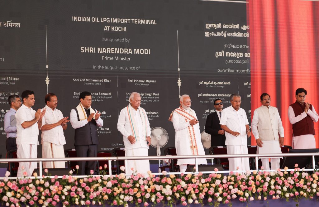“कोच्चि शिपयार्ड देश के शहरों में आधुनिक और हरित जल कनेक्टिविटी में महत्वपूर्ण भूमिका निभा रहा है”: प्रधानमंत्री