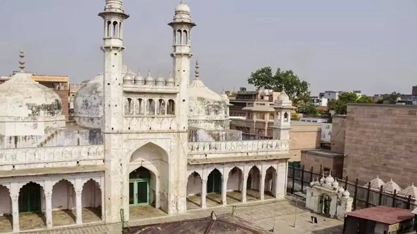 ज्ञानवापी मामले में कोर्ट ने हिन्दू पक्ष को दिया पूजा का अधिकार, 1993 से बंद था पूजा-पाठ