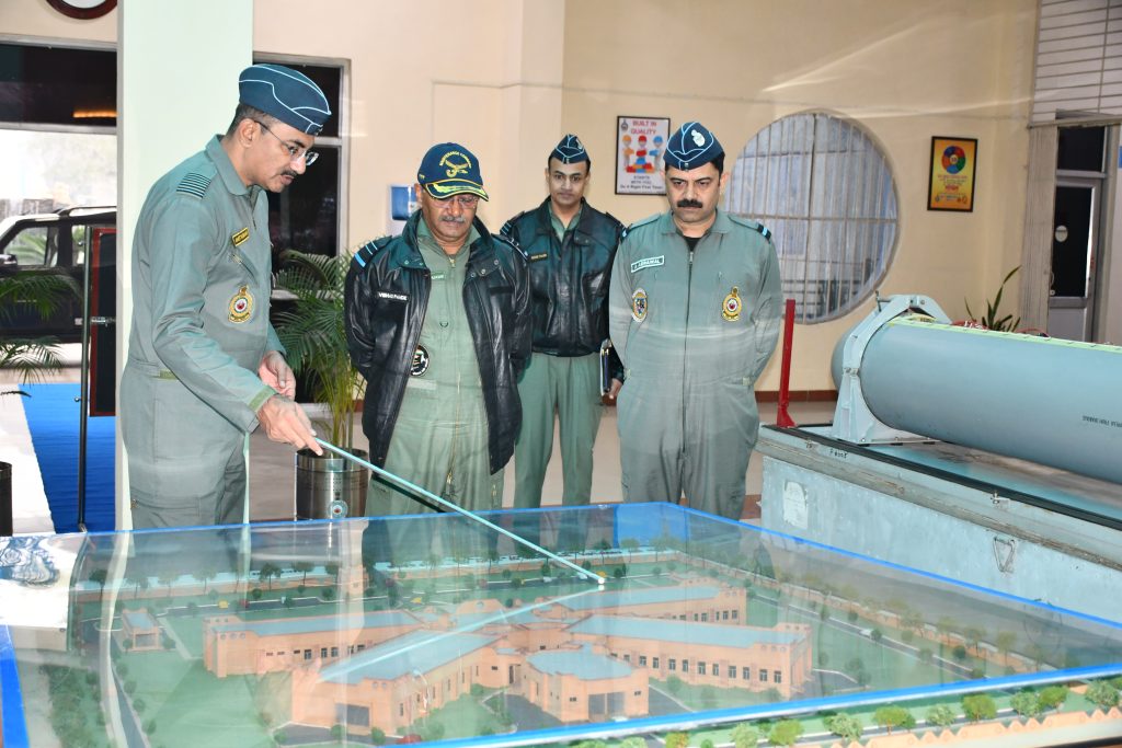 मेंटेनेंस कमांड के कमांडिंग-इन-चीफ एयर ऑफिसर एयर मार्शल विभास पांडे ने वायुसेना के बेस रिपेयर डिपो नजफगढ़ का किया दौरा