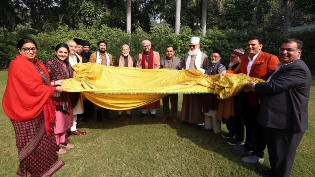 प्रधानमंत्री ने अजमेर शरीफ दरगाह में ख्वाजा मोइनुद्दीन चिश्ती के उर्स के दौरान चढ़ाने के लिए पवित्र चादर की भेंट