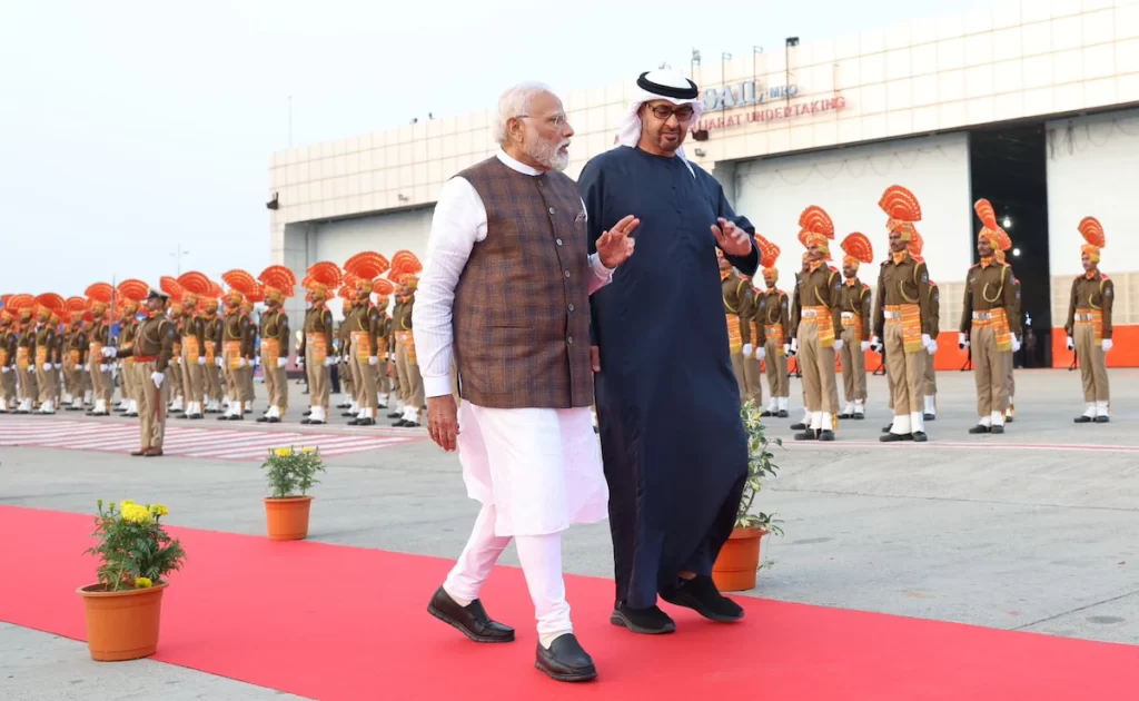वीजीजीएस से पहले प्रधानमंत्री मोदी ने UAE के राष्ट्रपति के साथ की द्विपक्षीय बैठक, रोड शो में भी साथ आए नजर Before VGGS, Prime Minister Modi held a bilateral meeting with the President of UAE, was also seen together in the road show