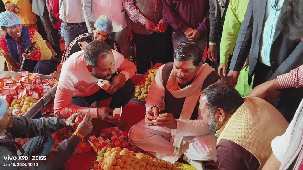 मुख्यमंत्री डॉ. यादव ने श्रीराम मंदिर अयोध्या के लिए बनाए लड्डू