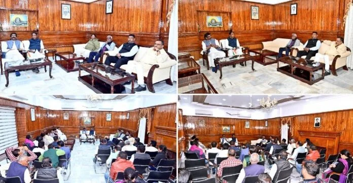 सीएम हेमंत सोरेन रांची में विधायकों संग बैठक करते आए नजर, लापता होने की खबरों पर लगा विराम