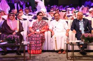केंद्रीय अल्पसंख्यक कार्य मंत्री स्मृति जुबिन ईरानी और वी. मुरलीधरन, सऊदी अरब के जेद्दा में हज एवं उमराह सम्मेलन के उद्घाटन सत्र में हुए शामिल